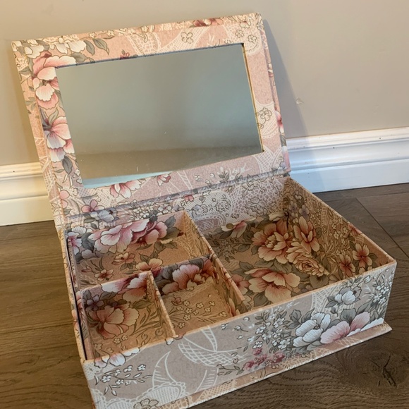 Jewelry Box - Picture 1 of 3